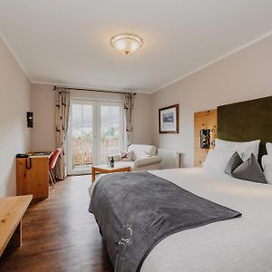 Zimmer mit Kingsize-Bett